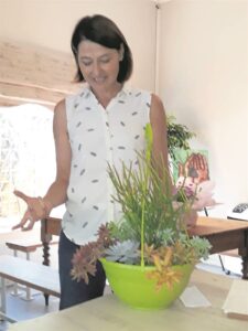 VLV leer om blom-mandjies te plant