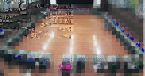 Man takes on 40 chess players