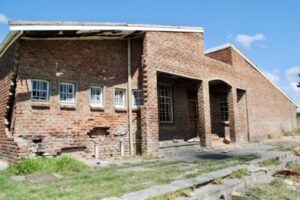 Vandale stroop Fort Beaufort se biblioteke