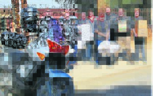 Motorfietsklub verras bejaardes