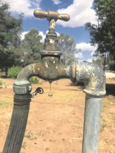 CHDM afwesig by vergadering