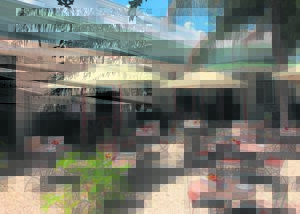 Coldstream-restaurant gooi sy deure oop