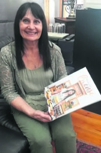 Cradock-vrou deel kookkunsgeheime in resepteboek