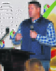 Bakkies Botha woon Grootfontein se borgefunksie by