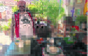 Antie Evelyne – die engel van Nieu-Bethesda