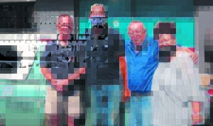 Sakemanne skenk bakkie aan Cradock se Diereskuiling