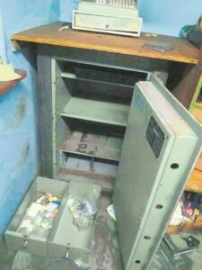 Inbrekers maak amok by oeroue slaghuis