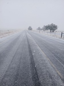 WATCH | Mountain pass near Graaff-Reinet closed as snowfall continues to fall