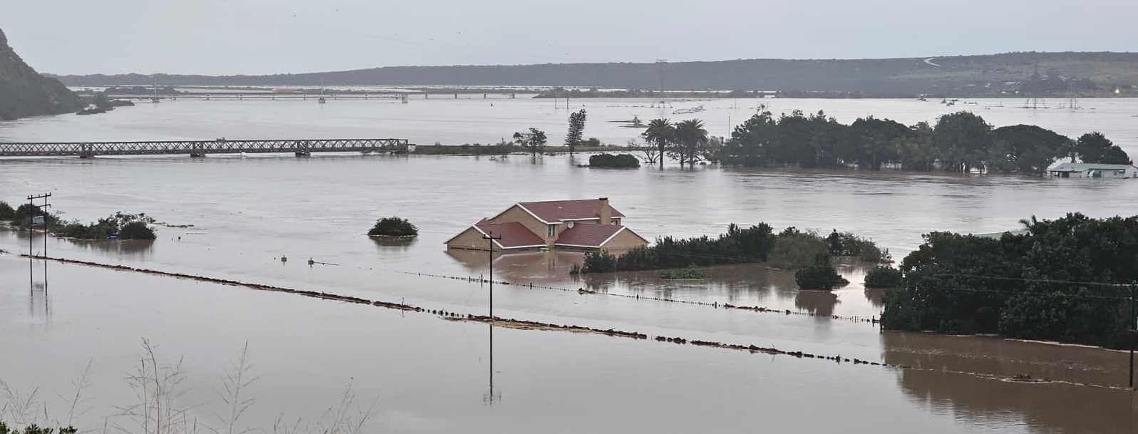 The Gamtoos Ferry Hotel has flooded as Kouga Municipality conducts urgent evacuations in the Gamtoos area after the river burst its banks.