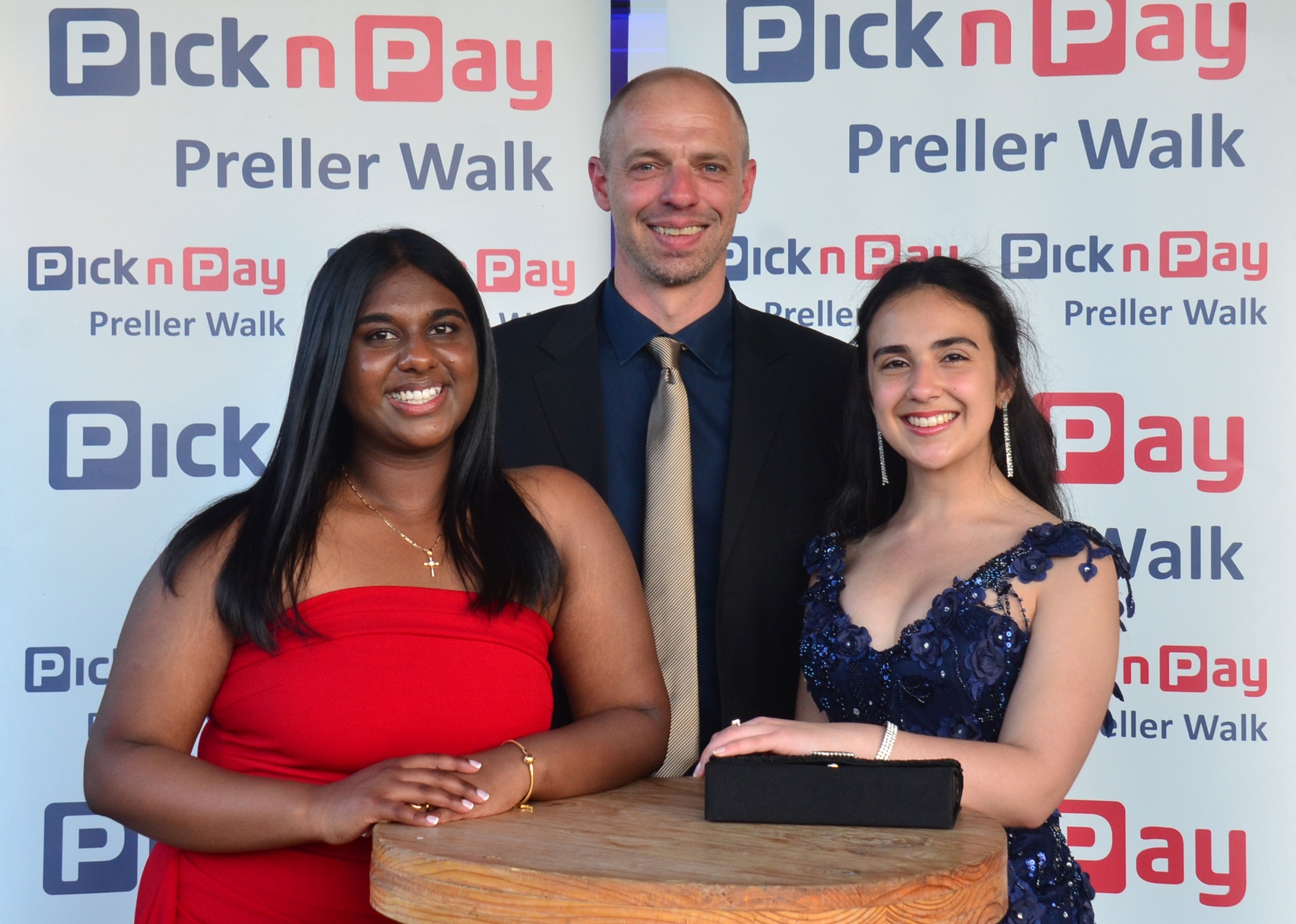 John Pentz of Pick n Pay Preller Walk with Kiara Subramanian (left) and Laura Andrade de Ponte.