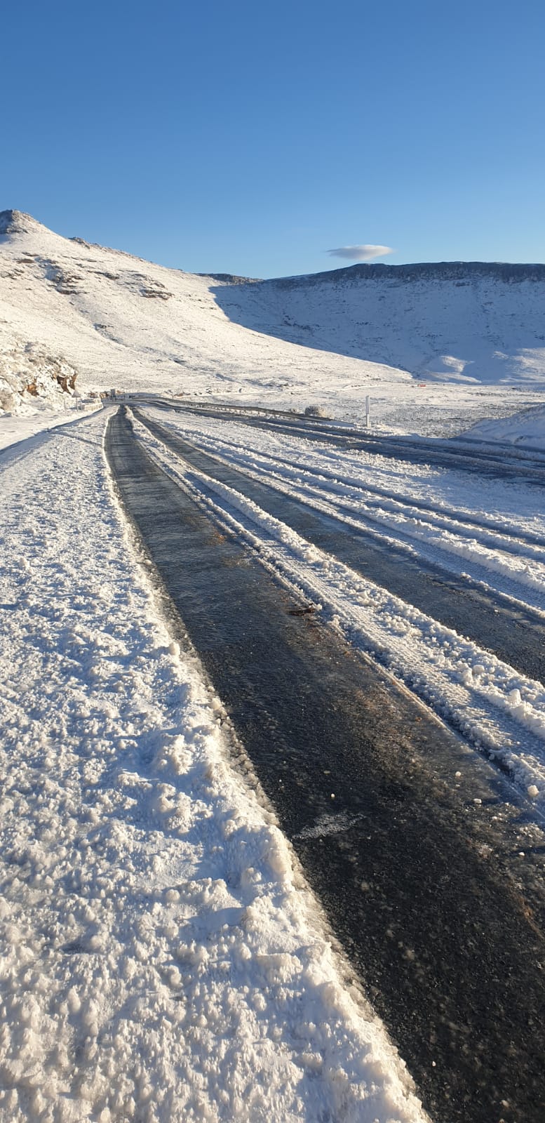 Eastern Cape mountain passes reopen after heavy snowfall.