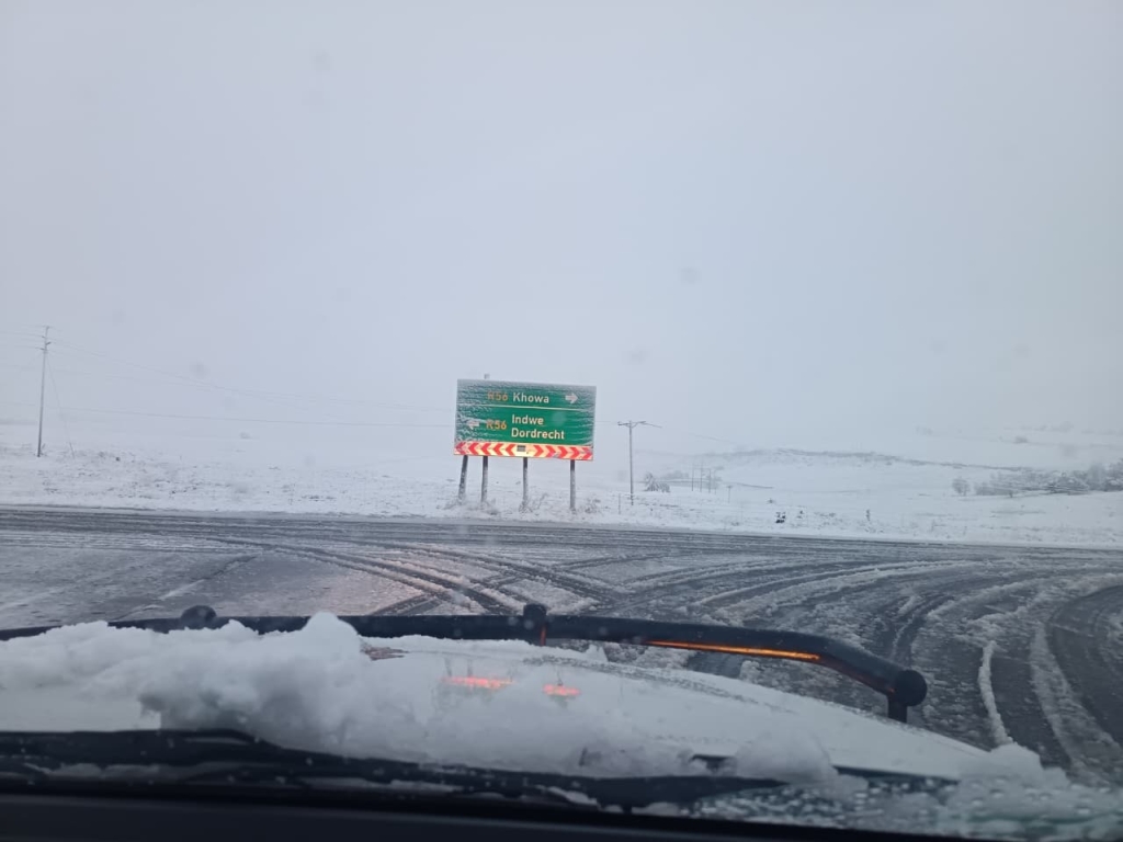 Eastern Cape mountain passes reopen after heavy snowfall.
