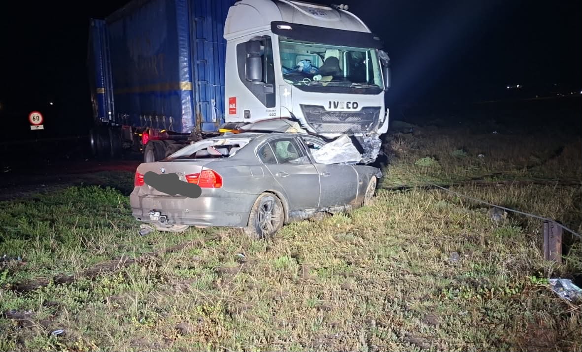 Three dead after head-on collision on N10 near Nxuba