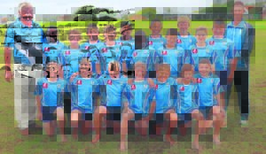 Rugby-, netbalspelers meet kragte