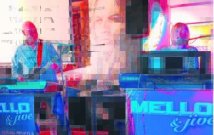 Lewende optredes lok na JBaai-landmerk