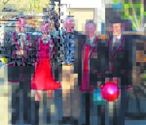 Skoolhoof vier verjaardag