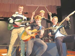 Inikollig is kunstefees in die kleine