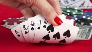 VERONICA VERTEL | Woeker met die kaarte in jou hand