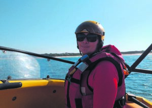 Smith leads brave (wo)men in red