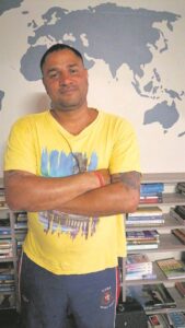 Former homeless man pays it forward