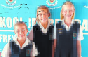 Leerders praat hond uit ’n bos