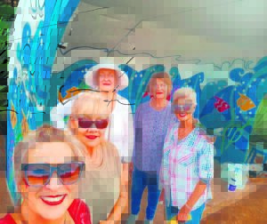 Jeffreysbaai se Verf Feetjies verfraai bushuisie