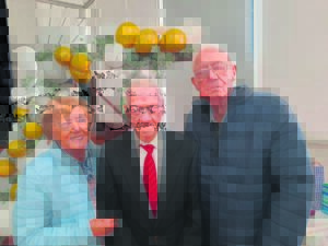 Honderd nie uit nie vir oud-skoolhoof