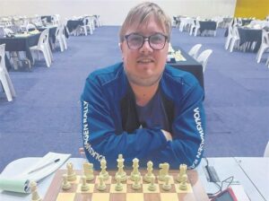 Chess enthusiast aims for master title with community support
