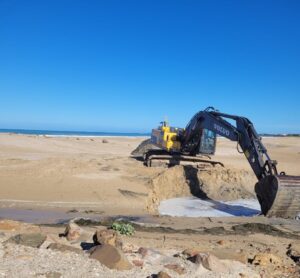 Kouga Seekoei estuary breach in progress to clear flooded causeway