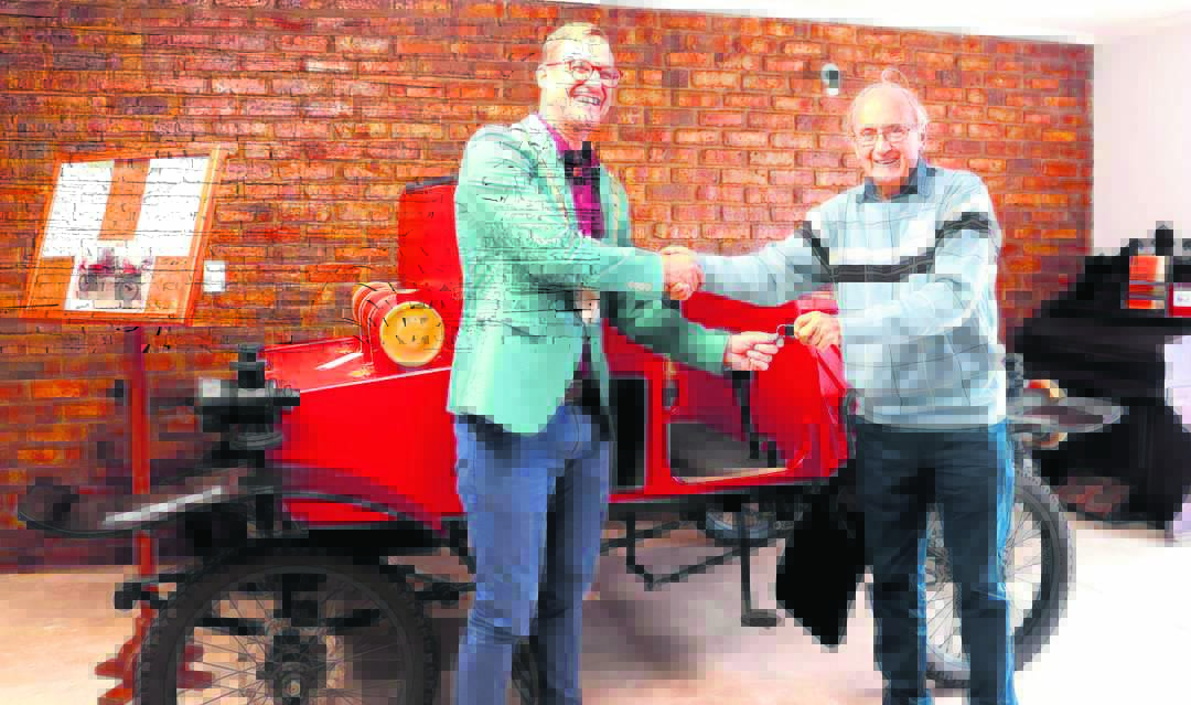 Kouga executive mayor, Hattingh Bornman and Profes