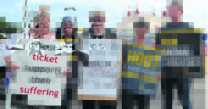Animal activists growl at circus