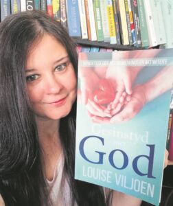 Plaaslike skrywer skryf ‘Gesinstyd met God’