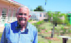 Tehuis-bestuurder tree na dekades af