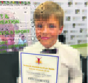 Dries Dempsey skop ’n barshou