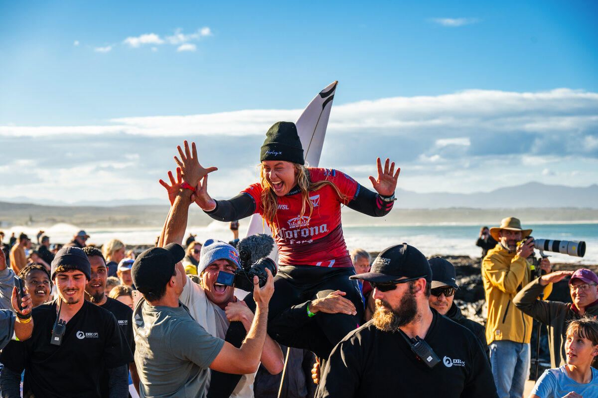 Gabriela Bryan being lifted up by the crowd.