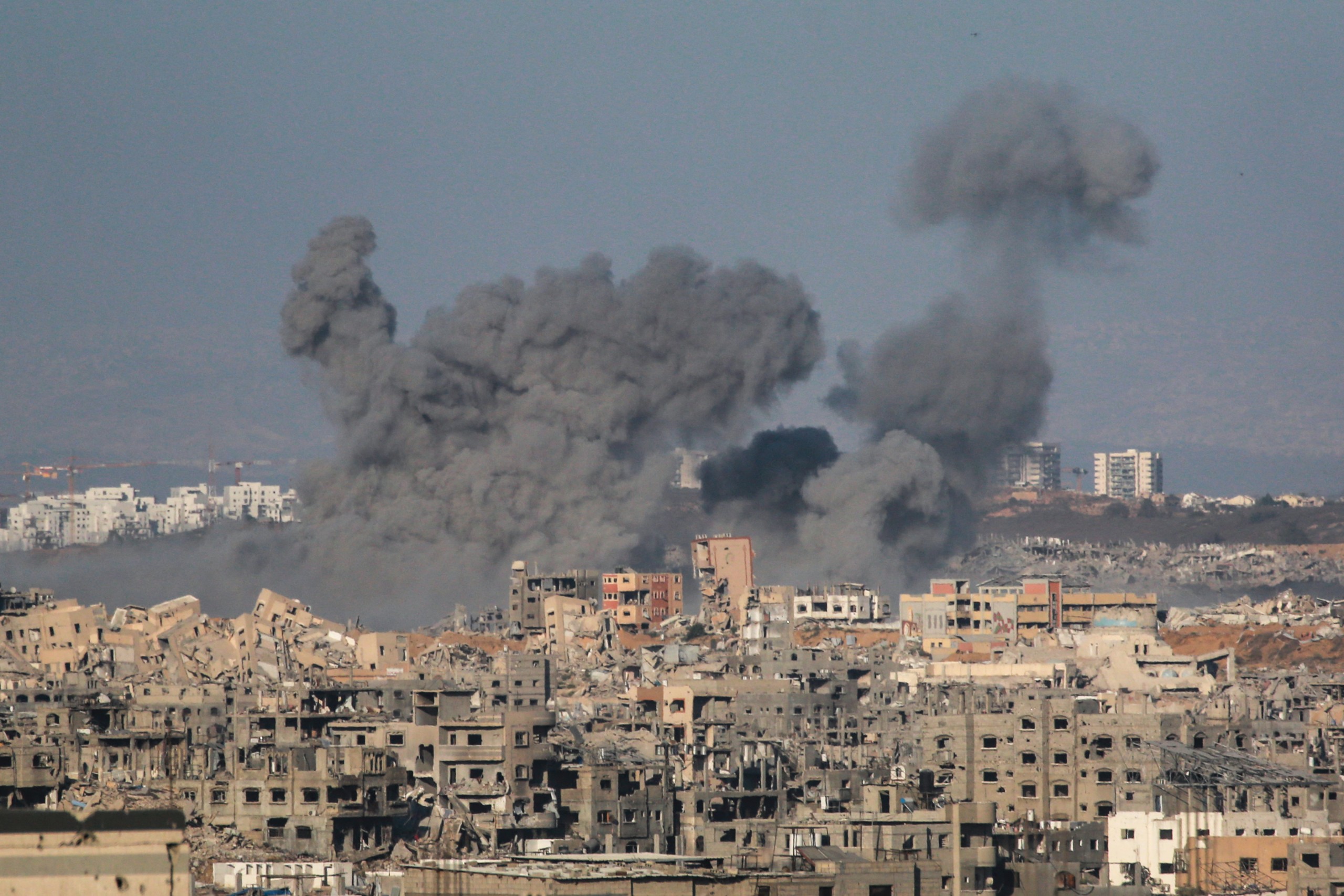 Smoke billows here in Jabalia in the central Gaza following Israeli strikes on 13 July. 13, 2025. Delegations from Israel and the Palestinian militant Hamas group have now spent a week trying to agree on a temporary truce to halt 21 months of devastating fighting in the Gaza Strip. (Photo by Bashar TALEB / AFP)