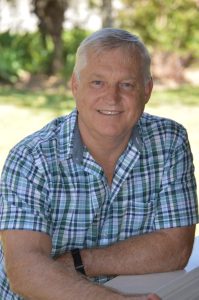 Louis Rautenbach stel 16de boek bekend