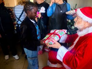 SAPS and Woolworths bring Christmas joy to local children