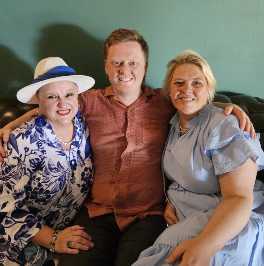 Veronica Fourie and her daughter Erika Ferreira and son Ruhan Fourie sitting alongside each other.