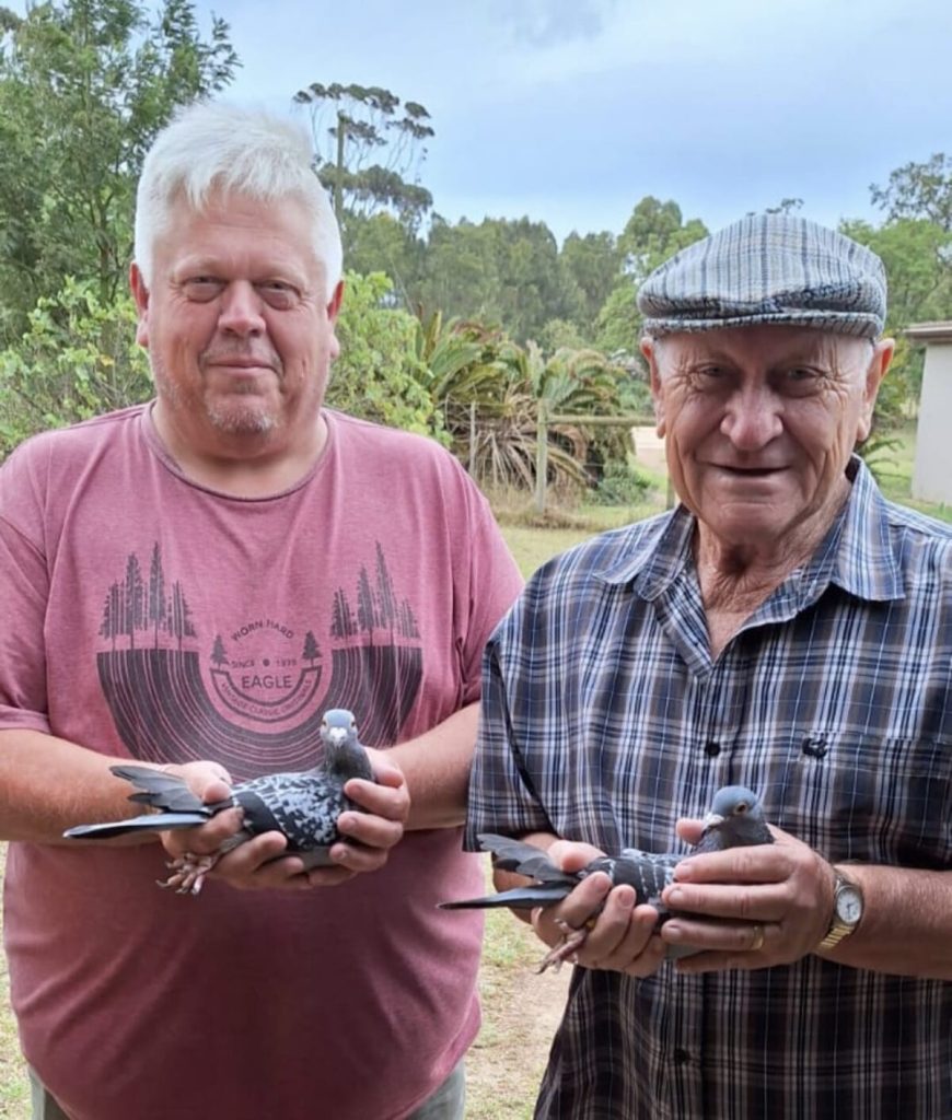 Ds. Predon Roodt (regs op die foto) van Jeffreysbaai saam met sy vennoot, George van Onselen