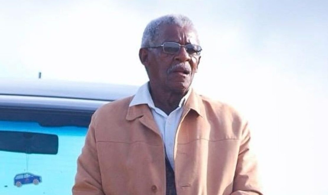 Oom Jonas Links gehuldig vir dekades van diens