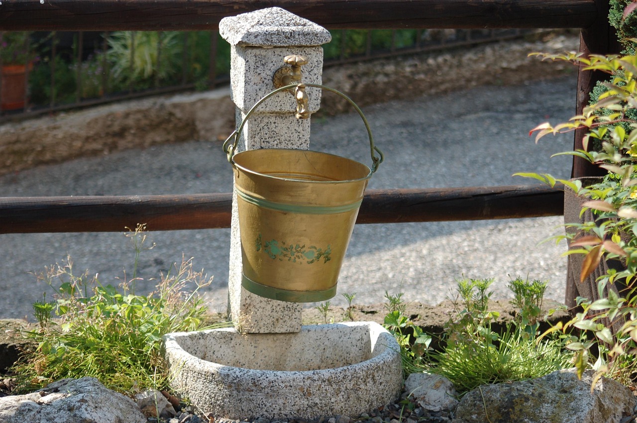 Residents of Kareedouw have been battling ongoing water shortages for more than two months, with large parts of the town left without water every evening from around 17:00 until 06:00 the following morning.