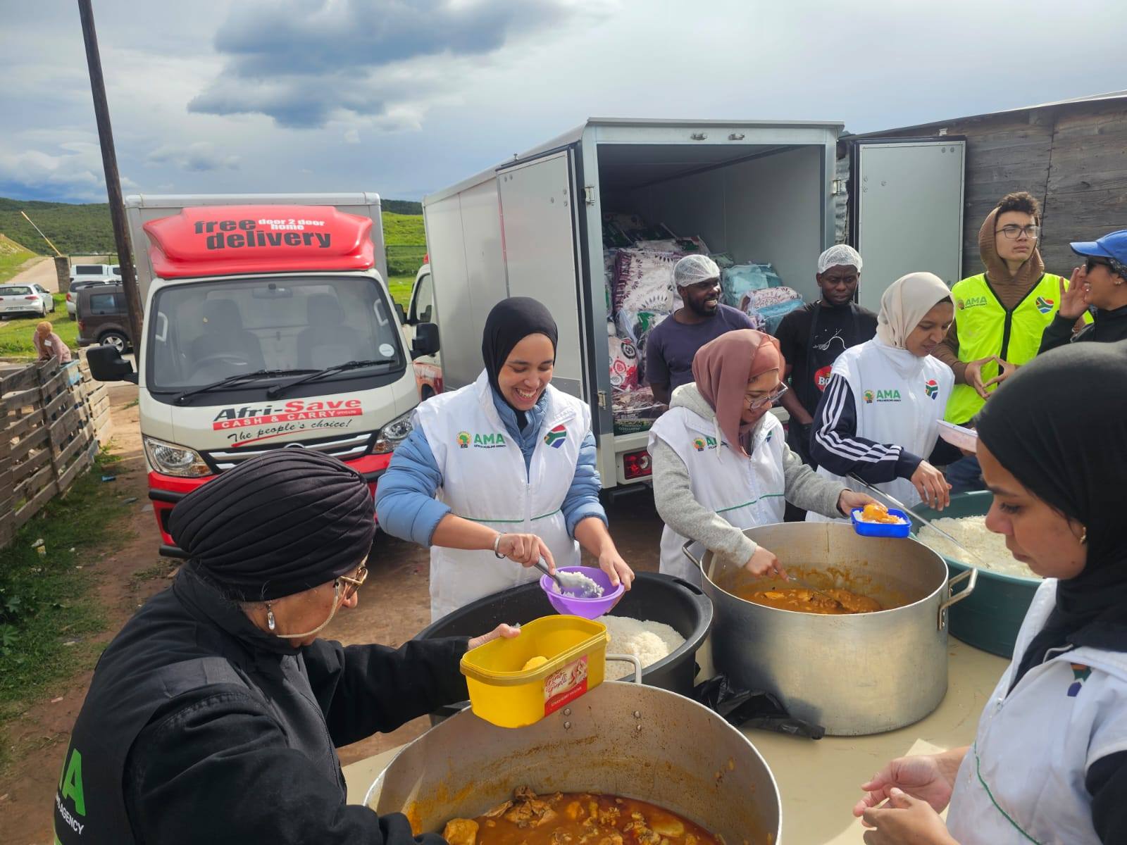 Pictured are volunteers of a humanitarian organisation called Africa Muslim Agency partnering with Afri-Save at their recent community outreach.