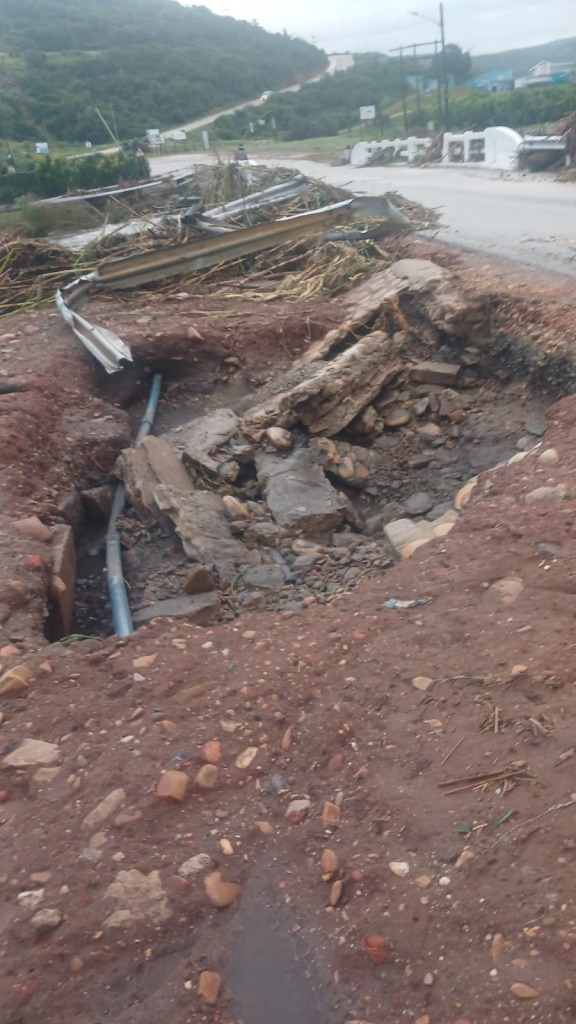 NSRI St Francis Bay warns the public to stay away from the Kromme River as flooding continues to wreak havoc across the Kouga municipal area.
