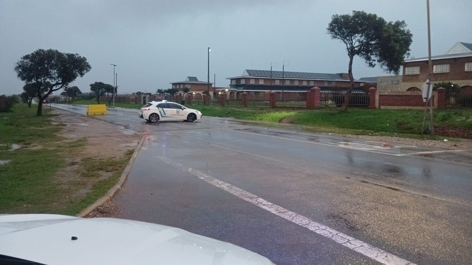 Kouga Municipality has closed several roads and river crossings after severe flooding, with a Level 8 weather warning issued for the region.