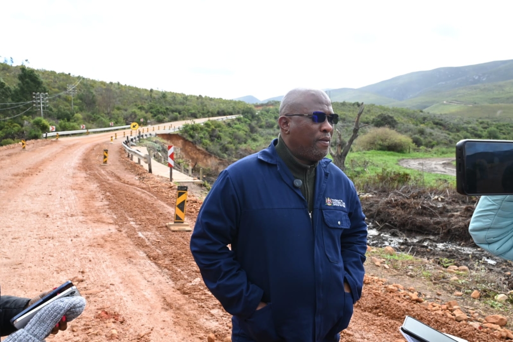 Eastern Cape Premier Lubabalo Oscar Mabuyane inspects R62 reconstruction work near Kareedouw and Joubertina.