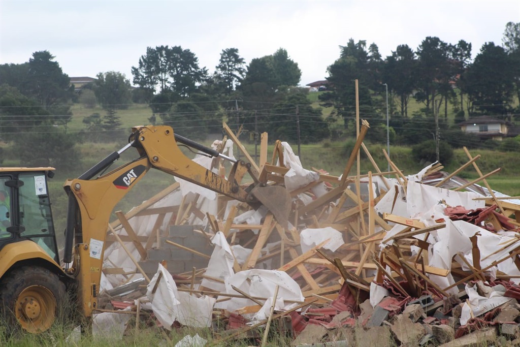 demolish, house, invaders, ilegal, municipality