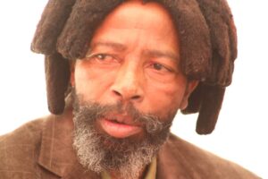 King resolves issue of an extortion in a primary school