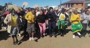 WATCH | Protesters demand Nyandeni mayor’s reinstatement