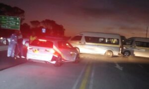 Taxi operators block road due to non-payment of scholar transport operators